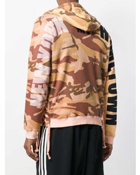 gelber Camouflage Pullover mit einem Kapuze von Faith Connexion