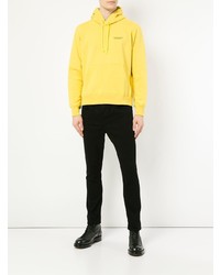 gelber Pullover mit einem Kapuze von Undercover