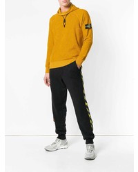 gelber Pullover mit einem Kapuze von Stone Island