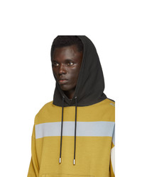 gelber Pullover mit einem Kapuze von Eckhaus Latta