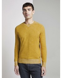 gelber Pullover mit einem Rundhalsausschnitt von Tom Tailor