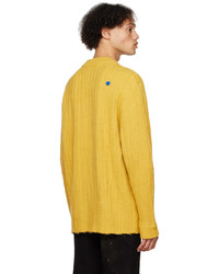 gelber Pullover mit einem Rundhalsausschnitt von Ader Error