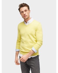 gelber Pullover mit einem V-Ausschnitt von Tom Tailor