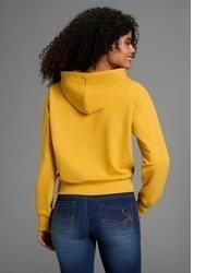 gelber Pullover mit einer Kapuze von Laura Scott