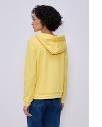 gelber Pullover mit einer Kapuze von STREET ONE