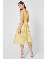 gelbes ausgestelltes Kleid aus Spitze von s.Oliver BLACK LABEL