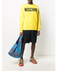 gelbes bedrucktes Sweatshirt von Moschino