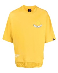 gelbes bedrucktes T-Shirt mit einem Rundhalsausschnitt von AAPE BY A BATHING APE