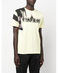 gelbes bedrucktes T-Shirt mit einem Rundhalsausschnitt von Stone Island