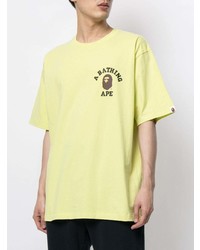 gelbes bedrucktes T-Shirt mit einem Rundhalsausschnitt von A Bathing Ape