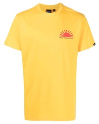 gelbes bedrucktes T-Shirt mit einem Rundhalsausschnitt von Deus Ex Machina