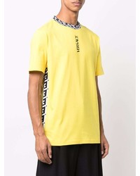 gelbes bedrucktes T-Shirt mit einem Rundhalsausschnitt von Versace