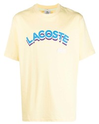 gelbes bedrucktes T-Shirt mit einem Rundhalsausschnitt von lacoste live