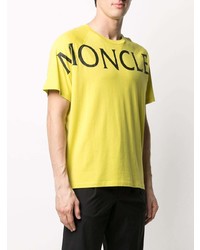 gelbes bedrucktes T-Shirt mit einem Rundhalsausschnitt von Moncler