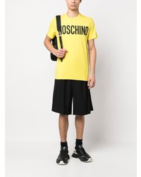 gelbes bedrucktes T-Shirt mit einem Rundhalsausschnitt von Moschino