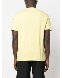 gelbes bedrucktes T-Shirt mit einem Rundhalsausschnitt von Calvin Klein