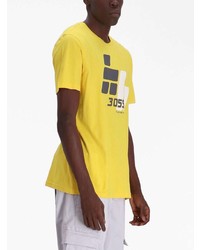 gelbes bedrucktes T-Shirt mit einem Rundhalsausschnitt von BOSS