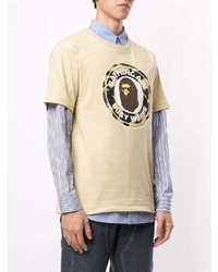 gelbes bedrucktes T-Shirt mit einem Rundhalsausschnitt von A Bathing Ape