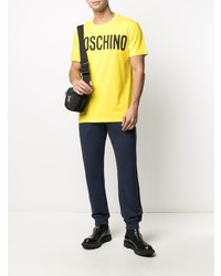 gelbes bedrucktes T-Shirt mit einem Rundhalsausschnitt von Moschino