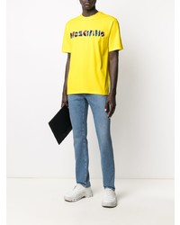 gelbes bedrucktes T-Shirt mit einem Rundhalsausschnitt von Moschino