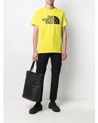 gelbes bedrucktes T-Shirt mit einem Rundhalsausschnitt von The North Face