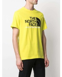 gelbes bedrucktes T-Shirt mit einem Rundhalsausschnitt von The North Face