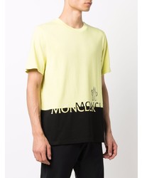 gelbes bedrucktes T-Shirt mit einem Rundhalsausschnitt von Moncler