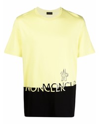 gelbes bedrucktes T-Shirt mit einem Rundhalsausschnitt von Moncler
