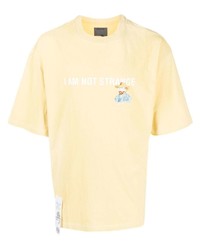 gelbes bedrucktes T-Shirt mit einem Rundhalsausschnitt von Musium Div.