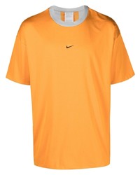 gelbes bedrucktes T-Shirt mit einem Rundhalsausschnitt von Nike