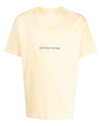 gelbes bedrucktes T-Shirt mit einem Rundhalsausschnitt von Off Duty
