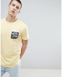 gelbes bedrucktes T-Shirt mit einem Rundhalsausschnitt von ONLY & SONS
