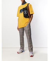 gelbes bedrucktes T-Shirt mit einem Rundhalsausschnitt von Calvin Klein 205W39nyc