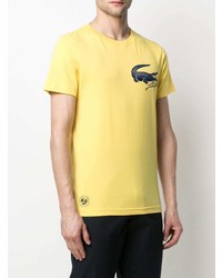 gelbes bedrucktes T-Shirt mit einem Rundhalsausschnitt von Lacoste