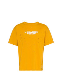 gelbes bedrucktes T-Shirt mit einem Rundhalsausschnitt von Satisfy