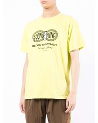 gelbes bedrucktes T-Shirt mit einem Rundhalsausschnitt von Blood Brother