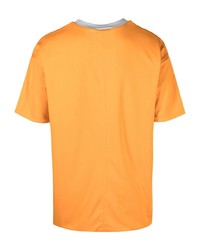 gelbes bedrucktes T-Shirt mit einem Rundhalsausschnitt von Nike