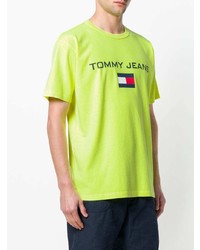 gelbes bedrucktes T-Shirt mit einem Rundhalsausschnitt von Tommy Jeans