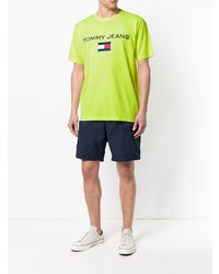 gelbes bedrucktes T-Shirt mit einem Rundhalsausschnitt von Tommy Jeans