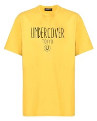 gelbes bedrucktes T-Shirt mit einem Rundhalsausschnitt von Undercover
