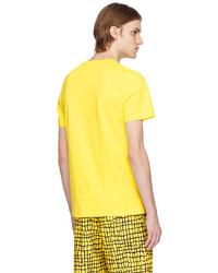 gelbes bedrucktes T-Shirt mit einem Rundhalsausschnitt von Moschino