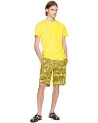 gelbes bedrucktes T-Shirt mit einem Rundhalsausschnitt von Moschino