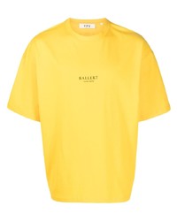 gelbes bedrucktes T-Shirt mit einem Rundhalsausschnitt von YOUNG POETS