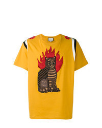 gelbes besticktes T-Shirt mit einem Rundhalsausschnitt