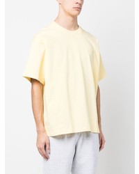 gelbes besticktes T-Shirt mit einem Rundhalsausschnitt von adidas