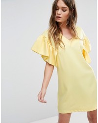 gelbes gerade geschnittenes Kleid mit Rüschen von Boohoo