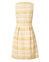 gelbes horizontal gestreiftes ausgestelltes Kleid von Sienna