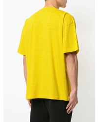 gelbes horizontal gestreiftes T-Shirt mit einem Rundhalsausschnitt von GUILD PRIME
