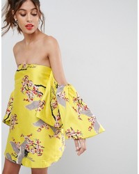 gelbes Kleid mit Rüschen von Asos