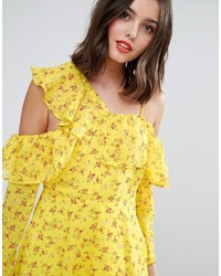 gelbes Kleid mit Rüschen von Asos